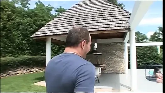 Büyük memeli esmerler üçlü sekste göt deliklerini siktiriyor