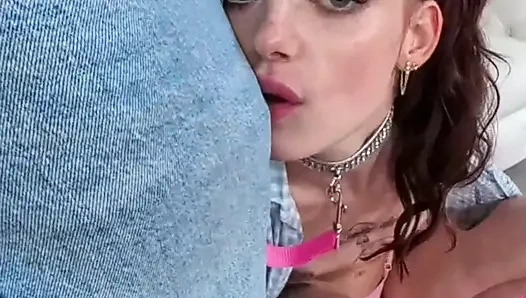 Shrooms Q azdığında domalarak sikişmeyi seviyor!