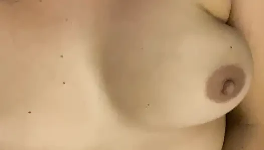 Seni de boşalman için azdırırken büyük amına dokunmayı seviyor.