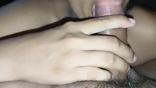 Üniversiteli sınıf arkadaşım sınavı geçmesine yardım ettiğin için bana teşekkür ediyor ve amının içine boşalmama izin veriyor