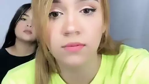 Twerk yaparken ateşli latin götüne