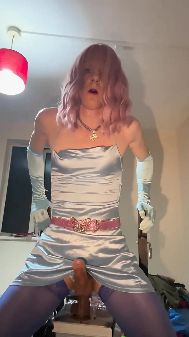 Jess Silk yapay penise biniyor