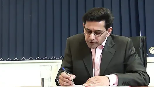 Şehvetli hemşireler sahne-3 iki azgın hemşire Audrey Bitoni ve Cassie Young seksi iç çamaşırlı büyük yarağı paylaşıyor