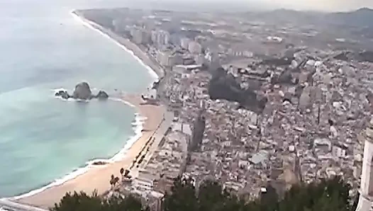 Mükemmel sarışın Alman sürtükler açık havada üçlü sekste yarağı paylaşıyor