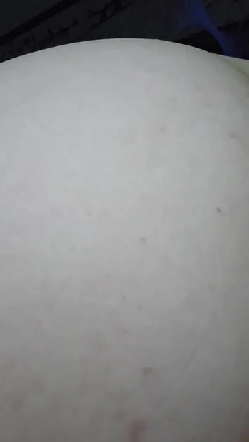 Эмоциональный момент из "Трахаю пальцами мое очко, пока я сосу его член, пока он не кончит так жестко"