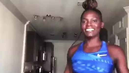 Siyah İngiliz sporcular vücutlarını sergiledi