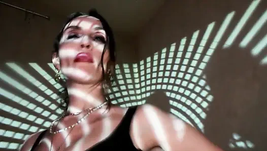 Kadın egemenliği fetişi solo eva lateks külot sahibe bdsm lastik büyük götlü orta yaşlı seksi kadın kink