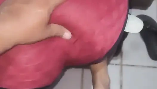 Her gün yaşlı hizmetçinin götünü sikiyorum