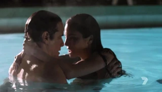 Martha higareda - düz görüşte yatıyor 02