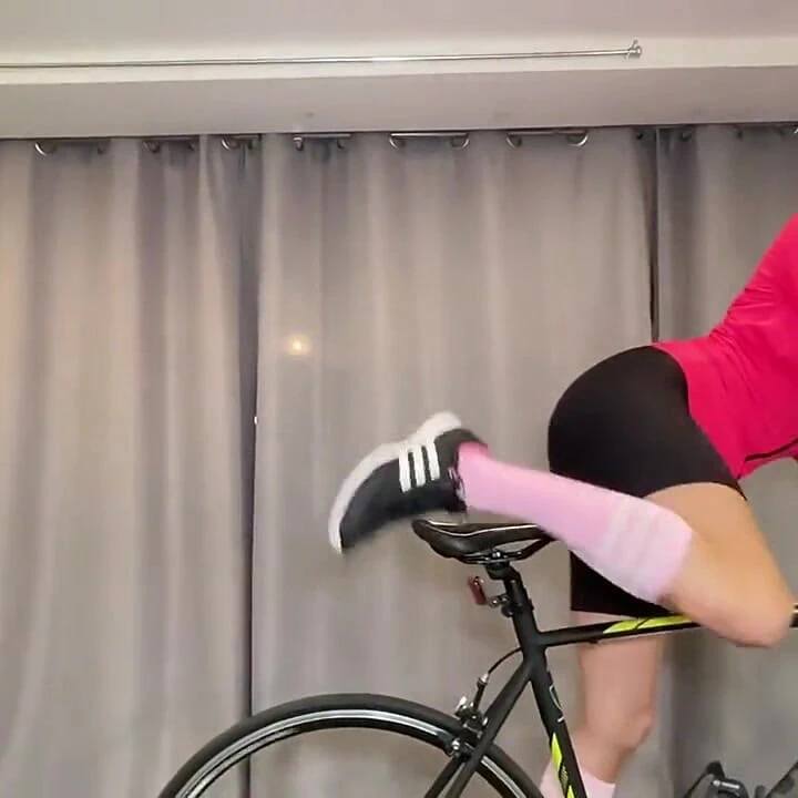 İşte ilk meme büyütme içeriğimin bir tbt'sı "lastiğim yerine göğüslerimi şişiriyorum!"