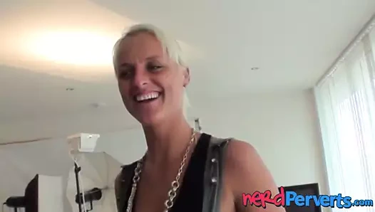 İngiliz sarışın paris sürpriz olduğunu bir trick bj ile şaşırttı