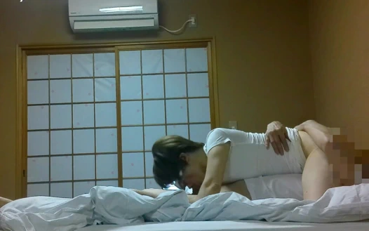 Düzgün ve güzel olgun bir kadın aslında 69'dan kovboy kız pozisyonuna kadar bir sapıktır