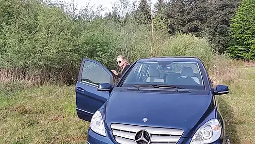 Büyükanne Göğüsleriyle Oynuyor!