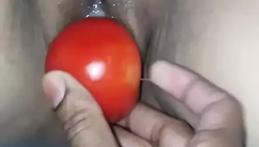 Garam choot me tamater le liya teyze