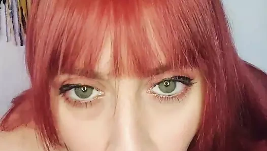 En iyi arkadaşımın önünde seksi iç çamaşırını deniyorum!