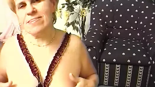 Nineler yüzünde sperm seviyor