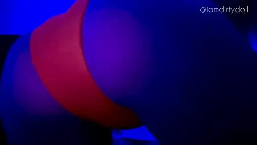 Neon külotum sen ve patlayıcı osuruklarım arasındaki tek şey