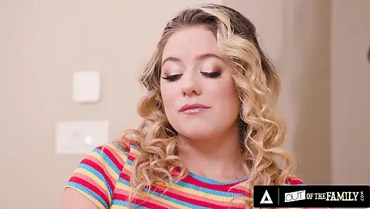 Ailenin dışında - üvey kız River Lynn hafta sonu götünü sikmek için üvey babasına yalvarıyor