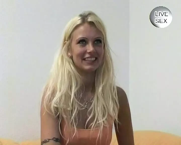 Krásná německá blondýnka na návštěvě od svého sexy souseda