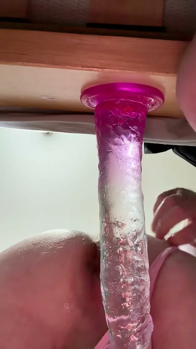 Sissy anal eğitimi, 2 yeni dildo