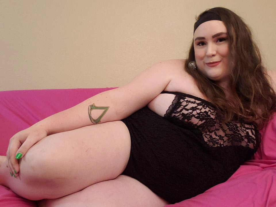 Tombul trans kız meaghan jaymes içinde siyah iç çamaşırı