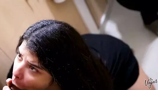 Herkesin önünde mutfakta horoz emme!