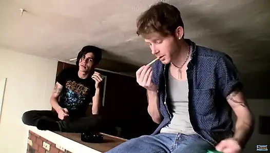 Azgın erkekler her yerde sikişecek!