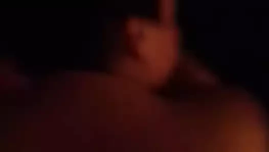 Karısı sehpanın üzerine eğilirken dövüldü