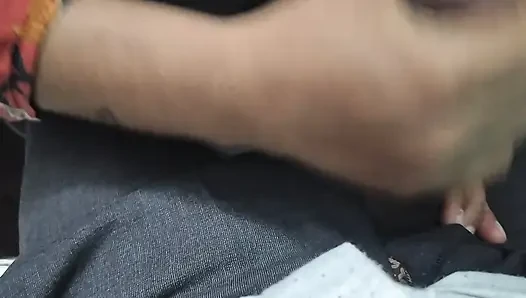 Hintli kız üvey erkek kardeşiyle eğleniyor