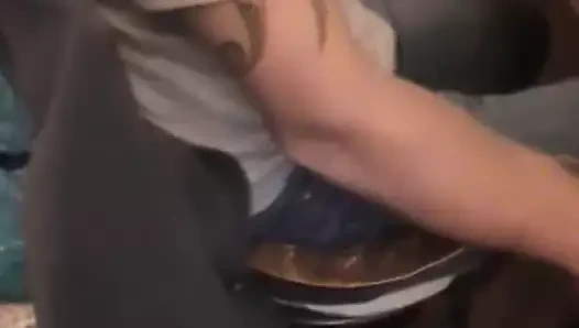 Azgın sporcular vahşi bir grup seks partisinin tadını çıkarıyor