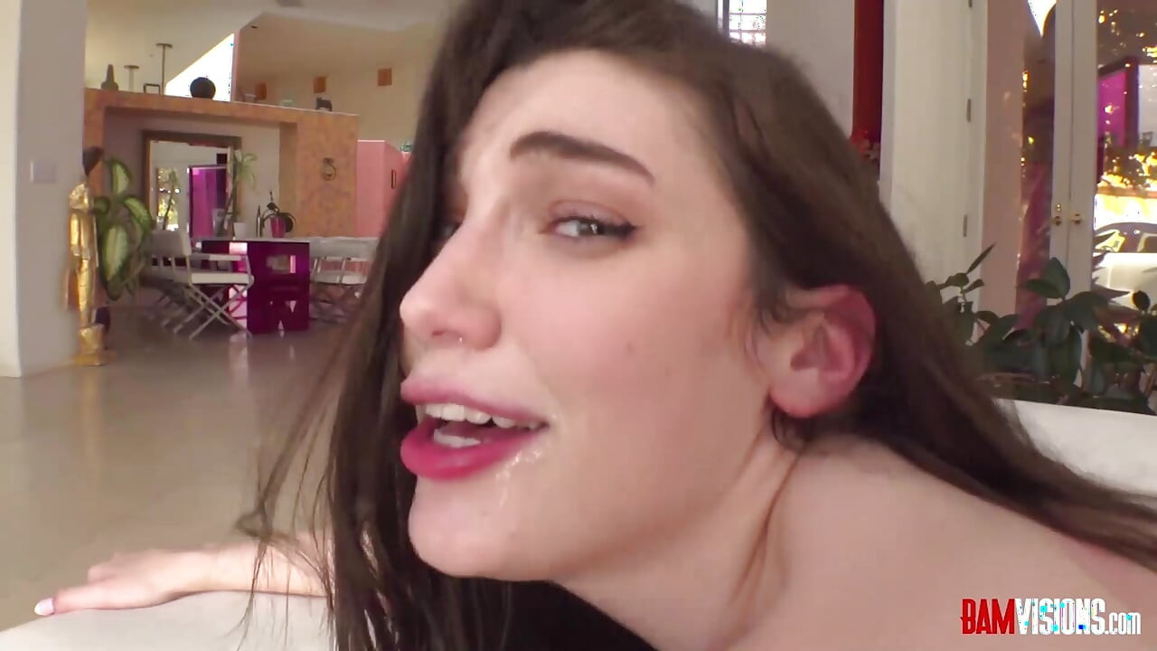 Bella Rolland ve Lily Lou götten sikilmek için büyük bir yarak istiyor
