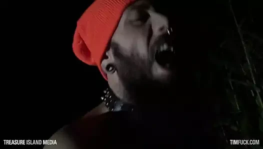 İtalyan satanistler mısır tarlasında çiğ sikişiyor