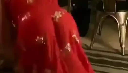 Hijabi milf emme genç beyaz çük