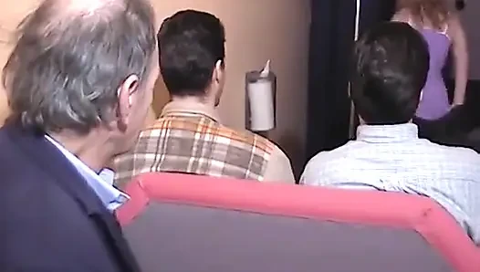 Güzel bir amatörle çok ateşli bir şov.