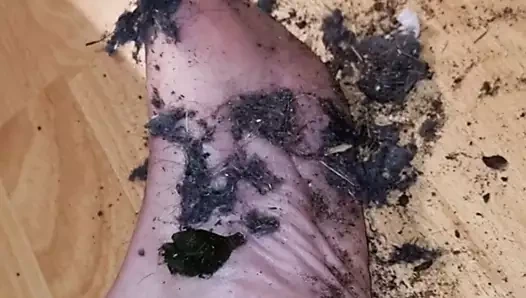 Elektrikli süpürge kirli ayaklarımı temizle