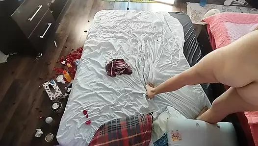 Karısının büyük götüne boşalıyor. Yüze, vücuda ve göte boşalma derlemesi.