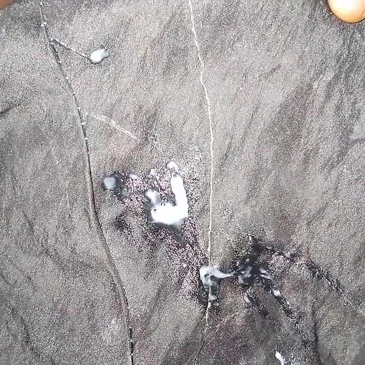 Afrikalı zenci adamın mastürbasyonunun karanlık görünümü