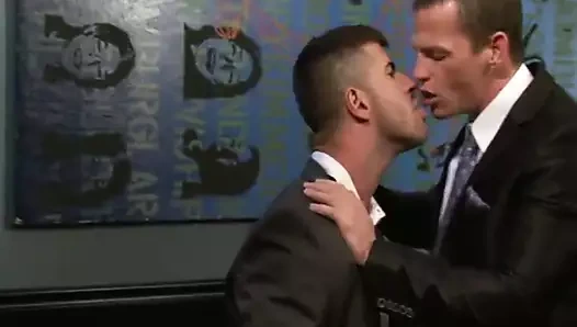 Takım elbiseli erkekler