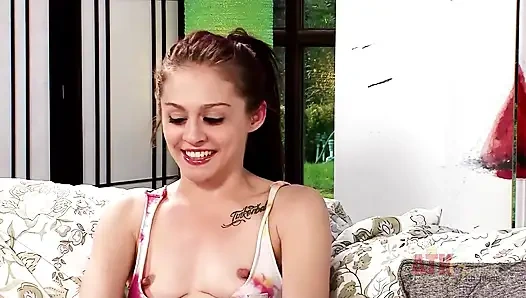 Kandi Quinn şişman amcıklı minyon bir bebek ve Hitachi ile başa çıkabilir.