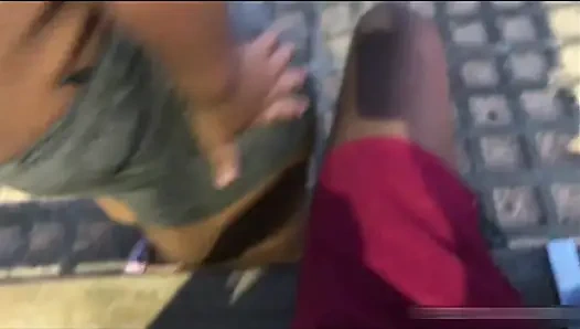 Cüceyi plajda sikiyor