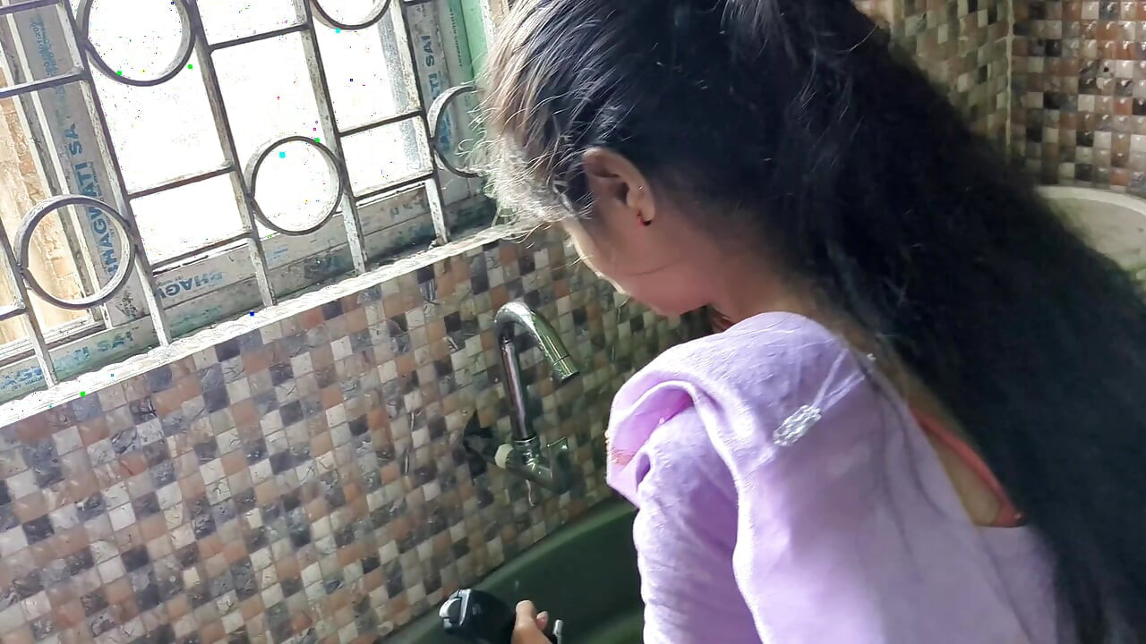 HINTLI ATEŞLI KıZ PARNITA MUTFAKTA SEKS YAPıYOR
