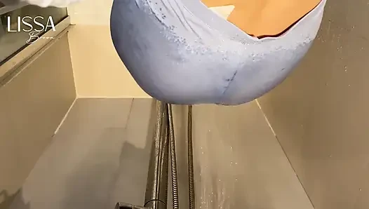 Yoga pantolonuma çaresizce işiyorum