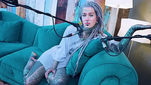 Ben hakkında konuşuyorum - izolasyon - asmr podcast sfw konuşuyor gotik sıska kız dreadlocks dövmeli model dövmeli kız