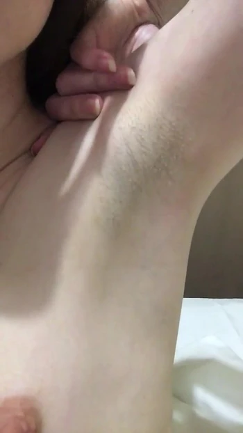 Незабываемый момент из "Русская госпожа лижет подмышку, женское доминирование с оскорблениями, грубое обращение с"