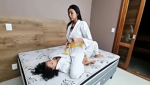Judoka ile dövüş - Izabella Paes ve Nataly
