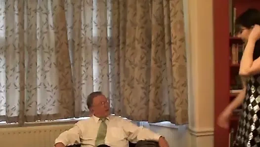 dede tokatlıyor onu