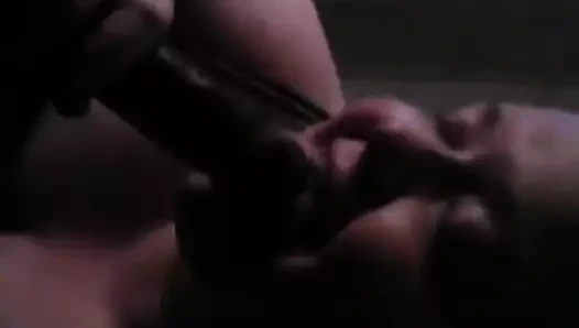 Orada tekrar emmek çük