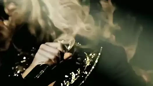 Beyonce kontrolden çıkmış sallanan memeler