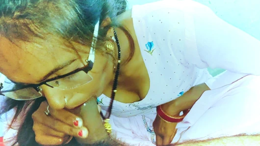 TROROSE DESI INDISCHE BHABHI KI UND APNA MOTA LODA BHABHI KO GESAUGT