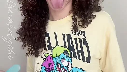Goddess Chi fışkırtarak boşalmasını sunuyor
